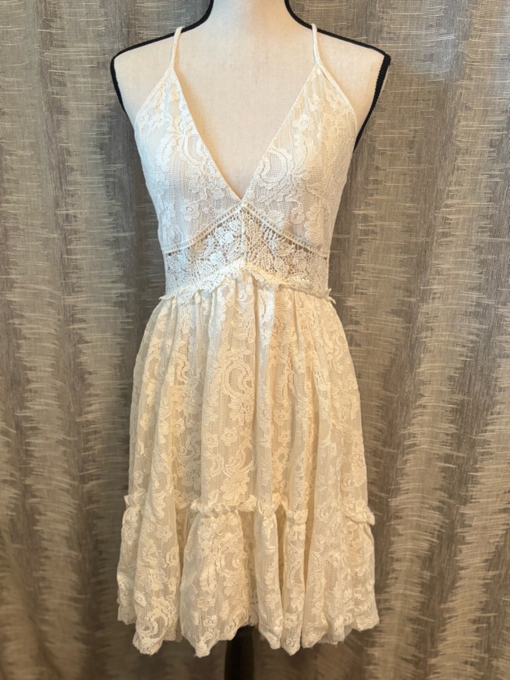 Joyfolie Ivory Lace Strapless V-Neck Dress